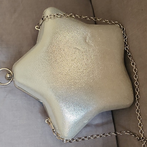 Sparkled star shape red, silver, and blue crossbody bag with chain strap - Picture 3 of 13